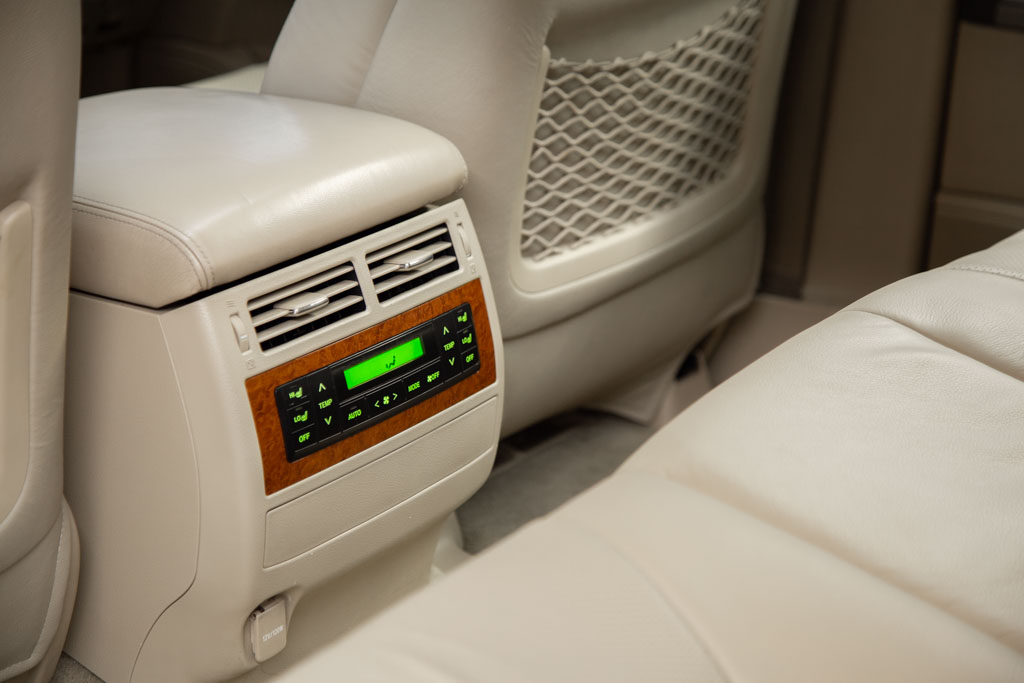 TOYOTA LAND CRUISER LC200