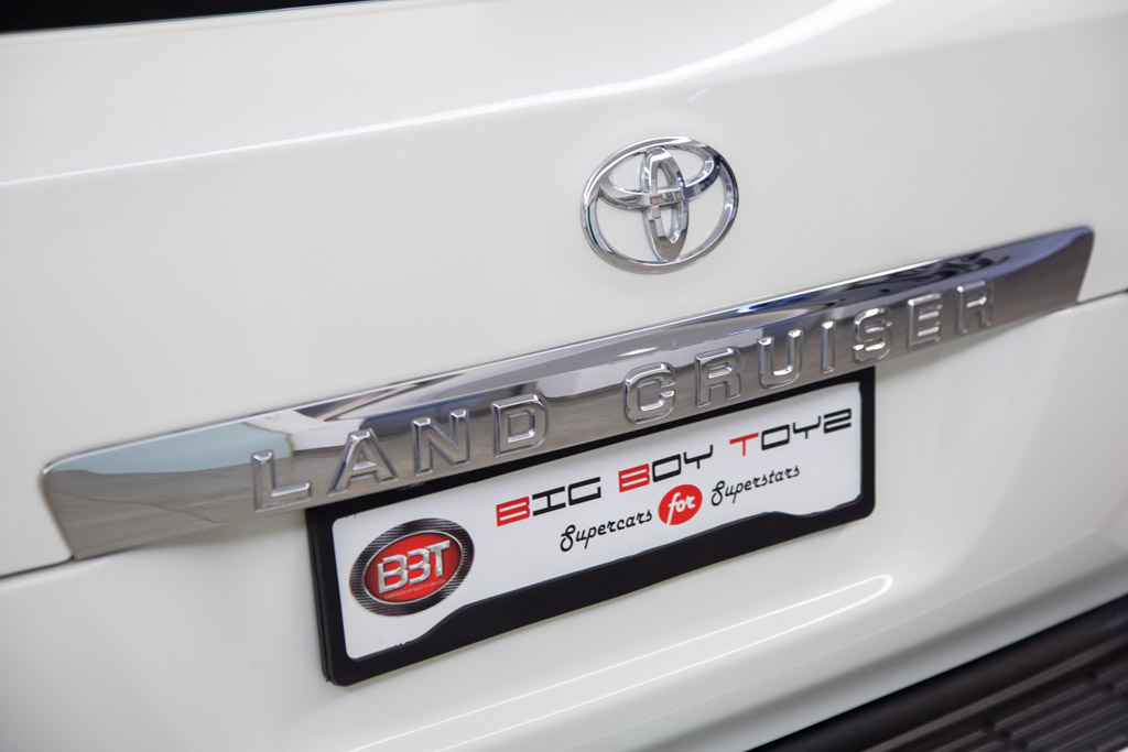 TOYOTA LAND CRUISER LC200