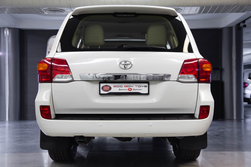 TOYOTA LAND CRUISER LC200