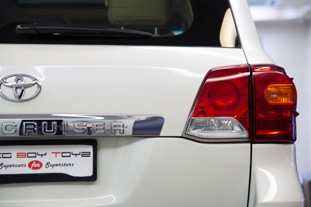 TOYOTA LAND CRUISER LC200