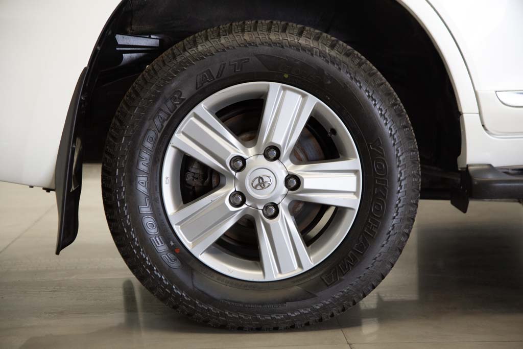 TOYOTA LAND CRUISER LC200