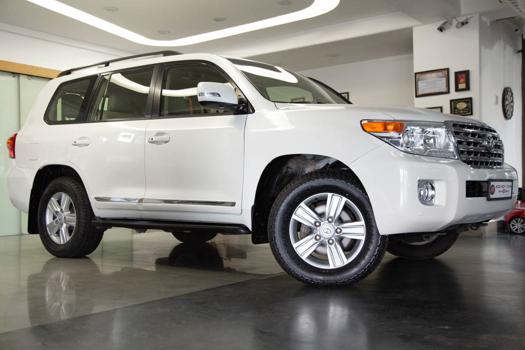 TOYOTA LAND CRUISER LC200