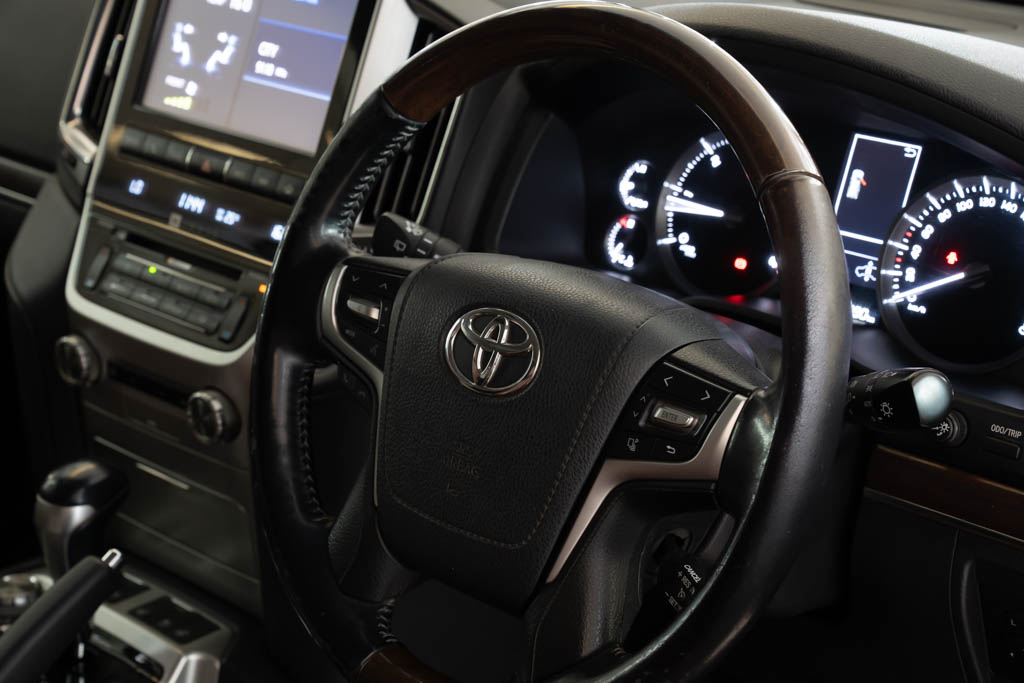 TOYOTA LAND CRUISER LC200 VX