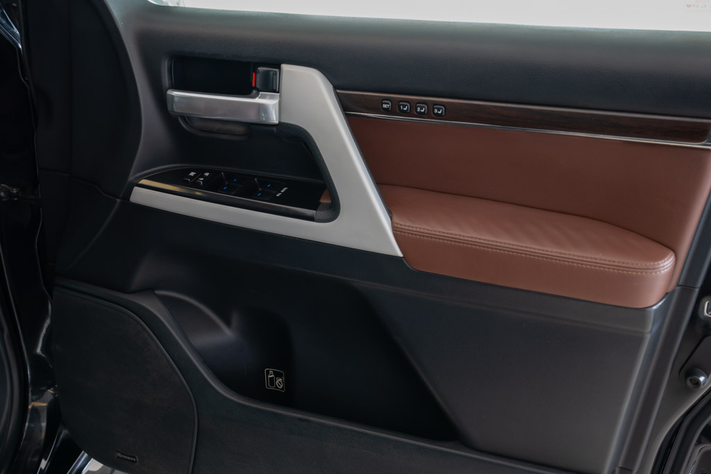 TOYOTA LAND CRUISER LC200 VX