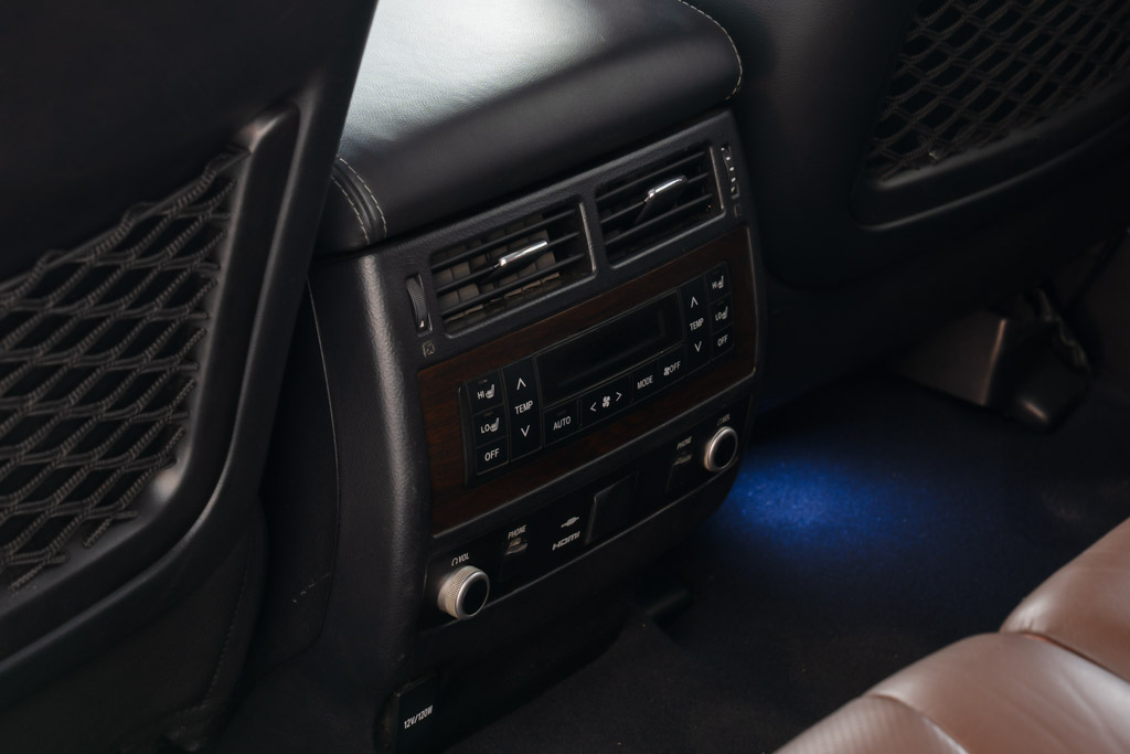 TOYOTA LAND CRUISER LC200 VX