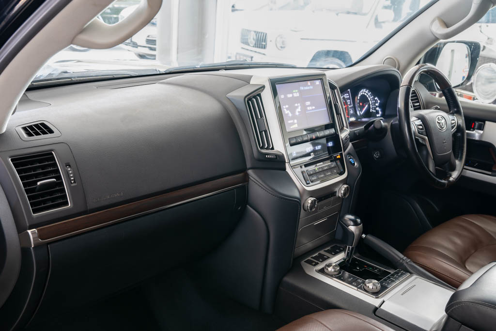 TOYOTA LAND CRUISER LC200 VX