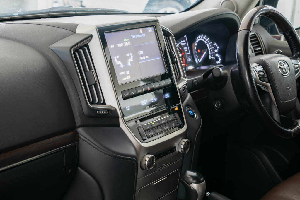 TOYOTA LAND CRUISER LC200 VX