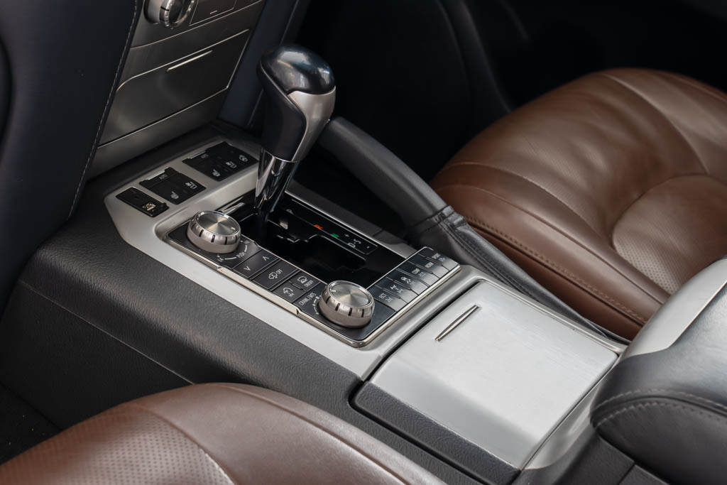 TOYOTA LAND CRUISER LC200 VX