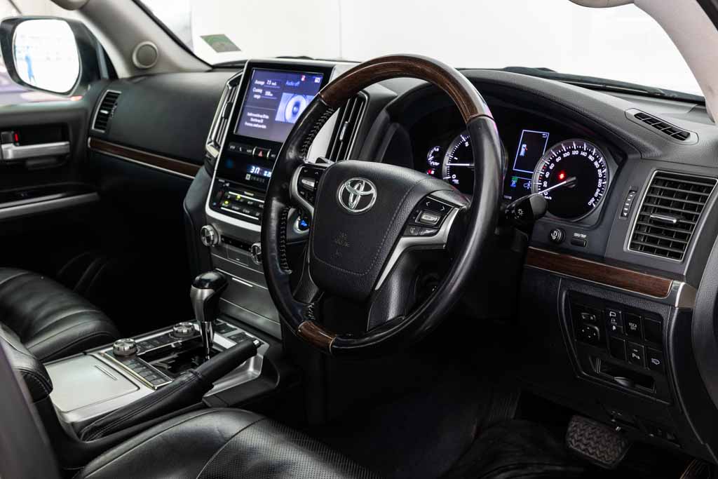 TOYOTA LAND CRUISER LC200 VX