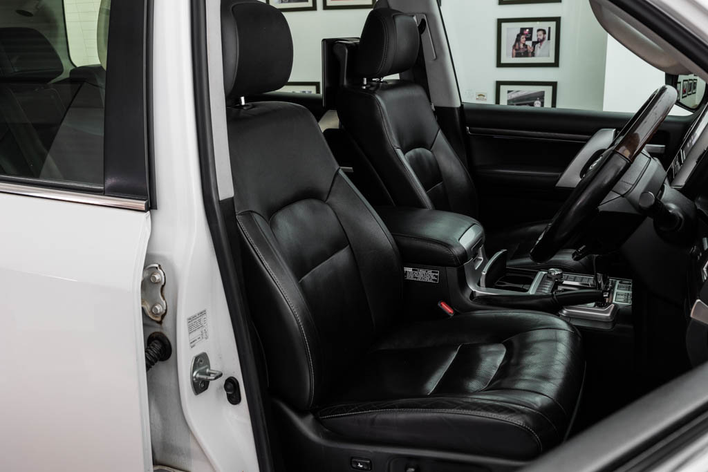 TOYOTA LAND CRUISER LC200 VX