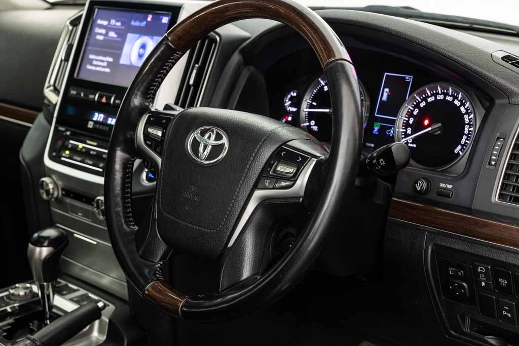 TOYOTA LAND CRUISER LC200 VX