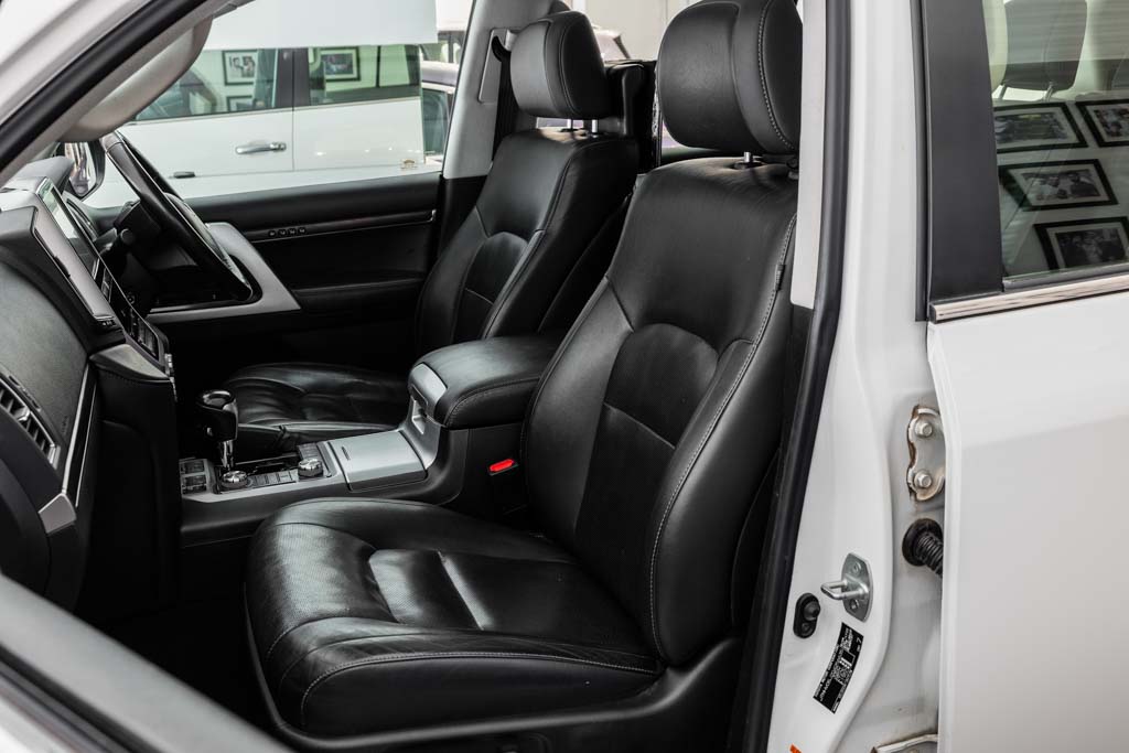 TOYOTA LAND CRUISER LC200 VX