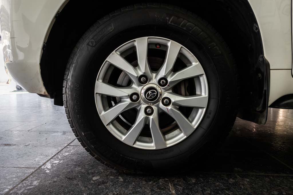 TOYOTA LAND CRUISER LC200 VX