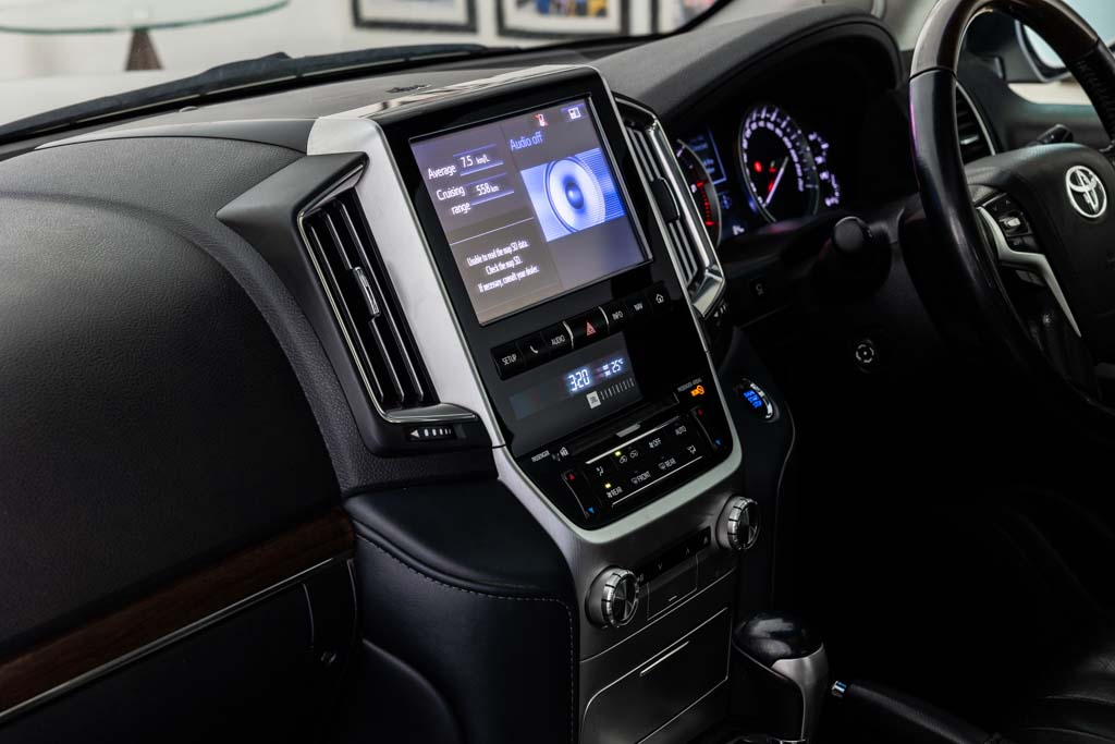 TOYOTA LAND CRUISER LC200 VX