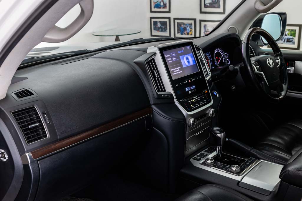 TOYOTA LAND CRUISER LC200 VX