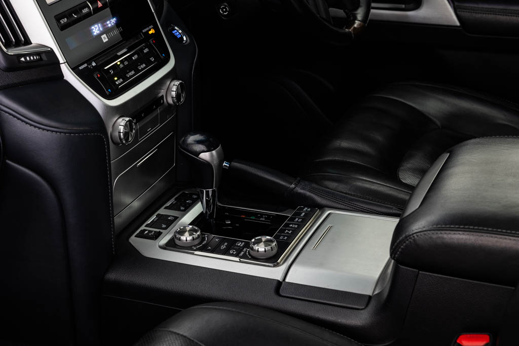 TOYOTA LAND CRUISER LC200 VX