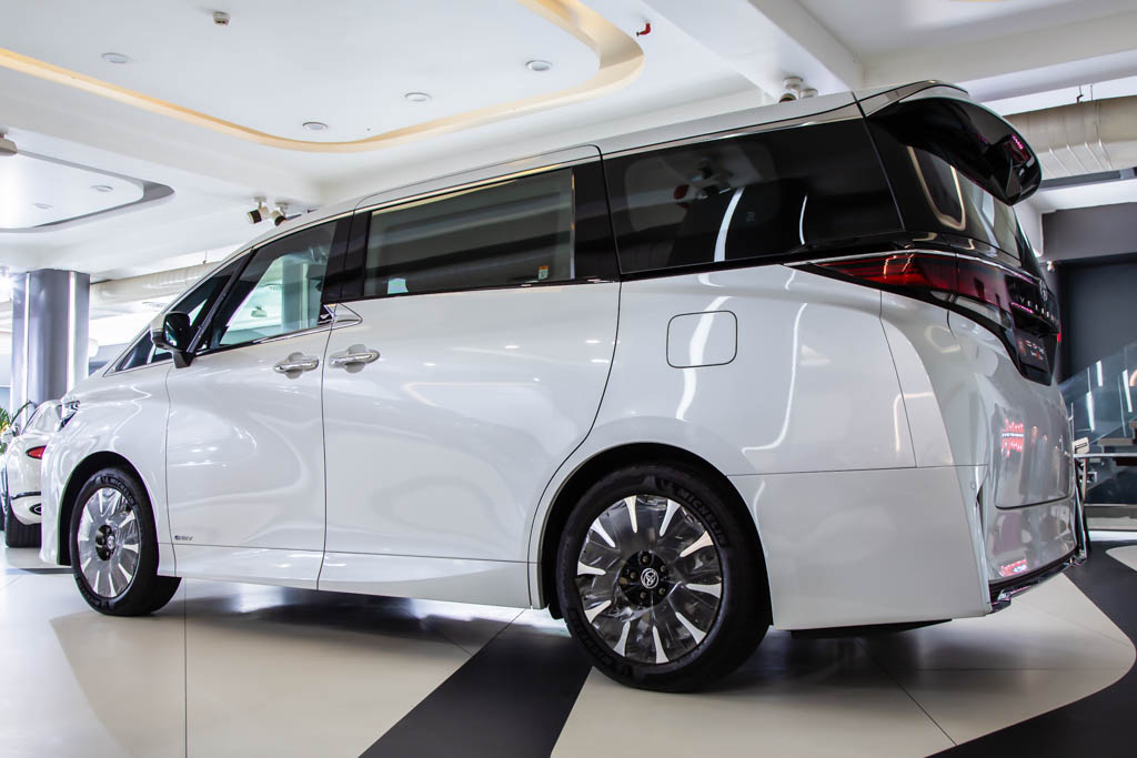 Toyota Vellfire Hi