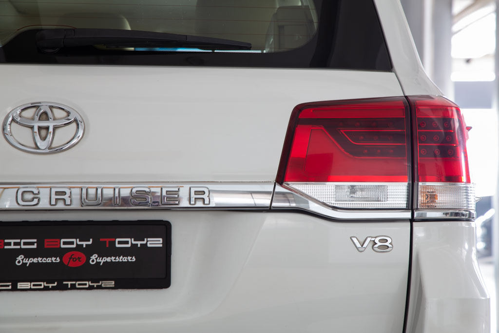 TOYOTA LAND CRUISER LC200 VX