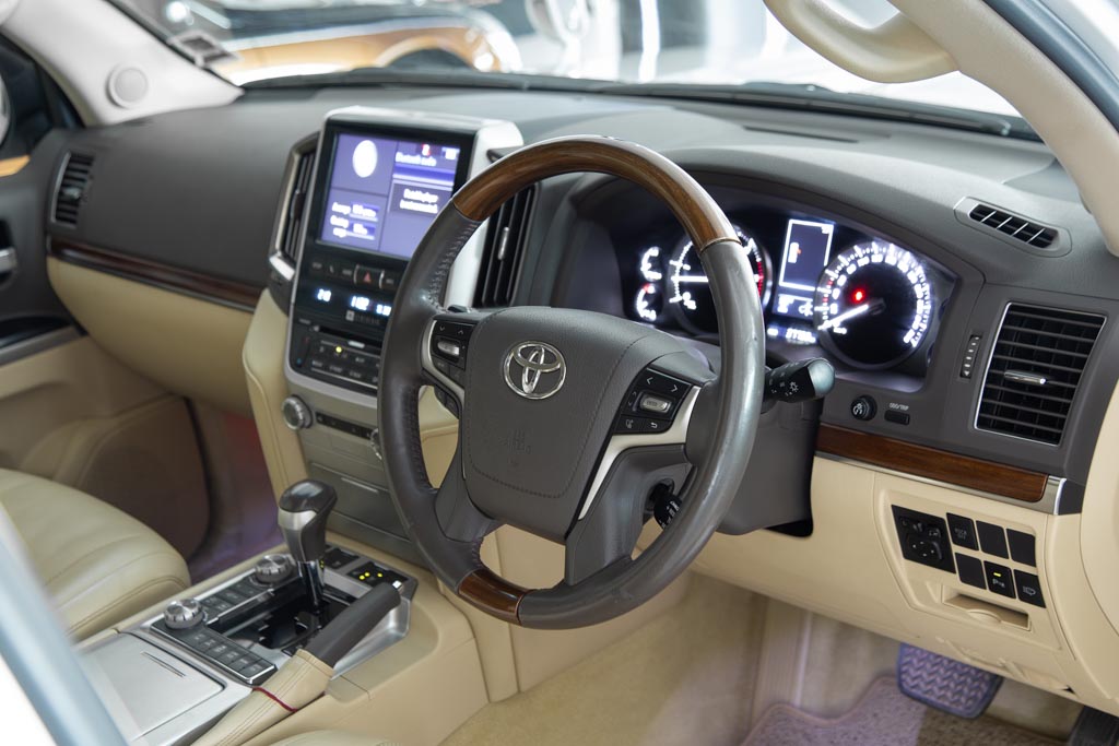 TOYOTA LAND CRUISER LC200 VX