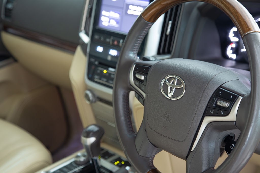 TOYOTA LAND CRUISER LC200 VX