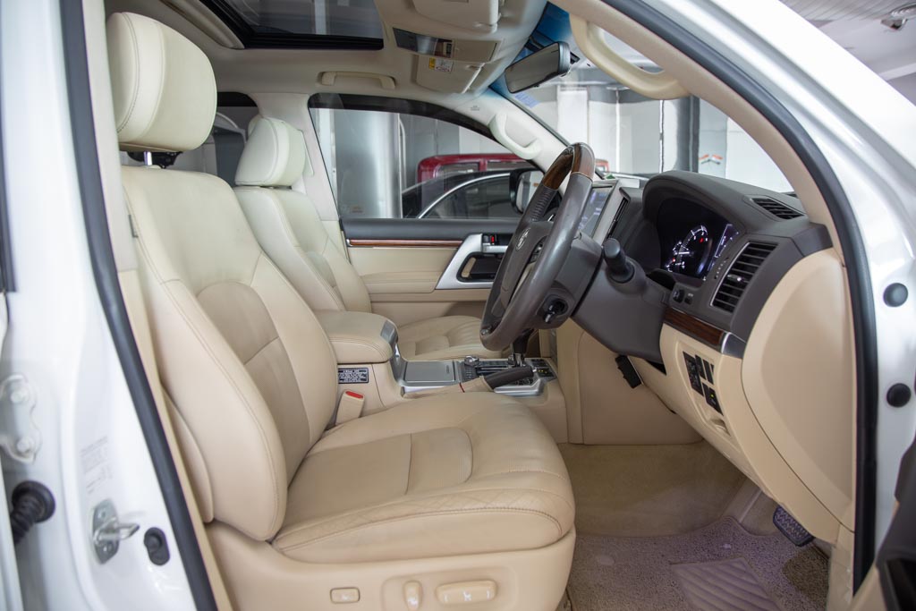 TOYOTA LAND CRUISER LC200 VX