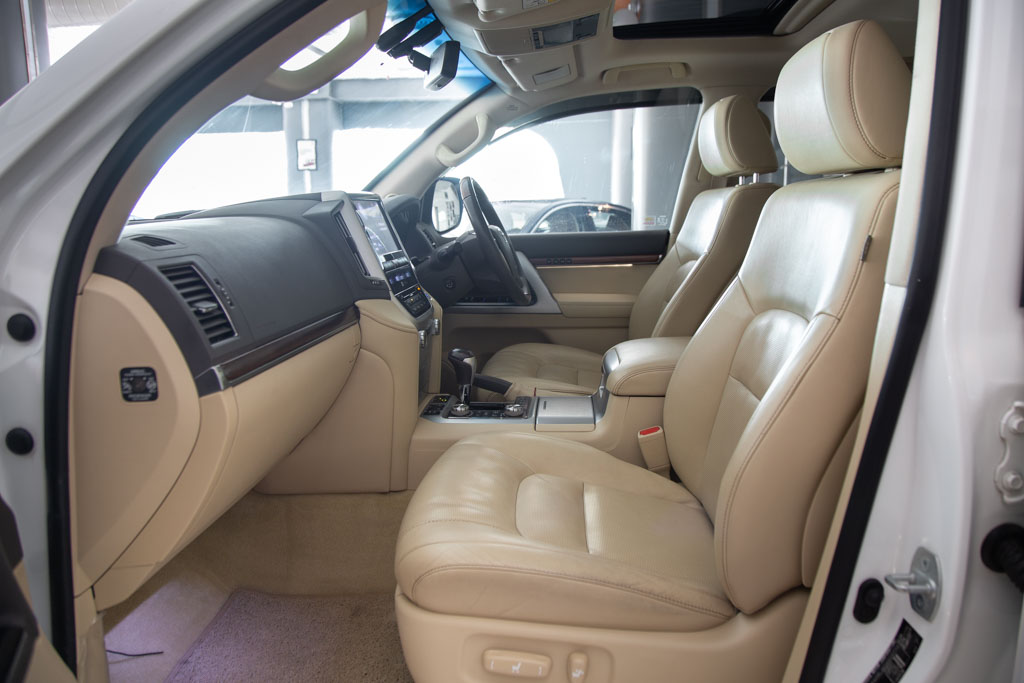 TOYOTA LAND CRUISER LC200 VX