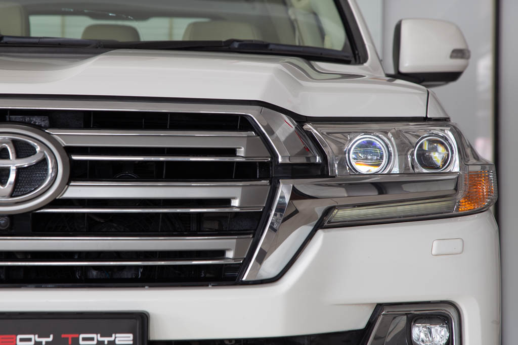 TOYOTA LAND CRUISER LC200 VX