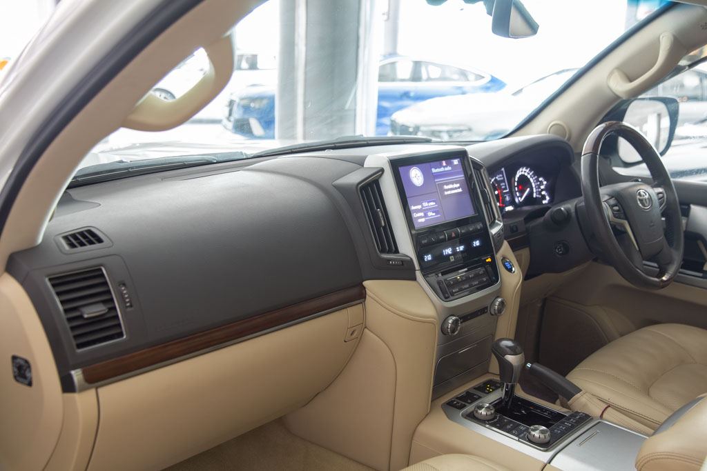 TOYOTA LAND CRUISER LC200 VX