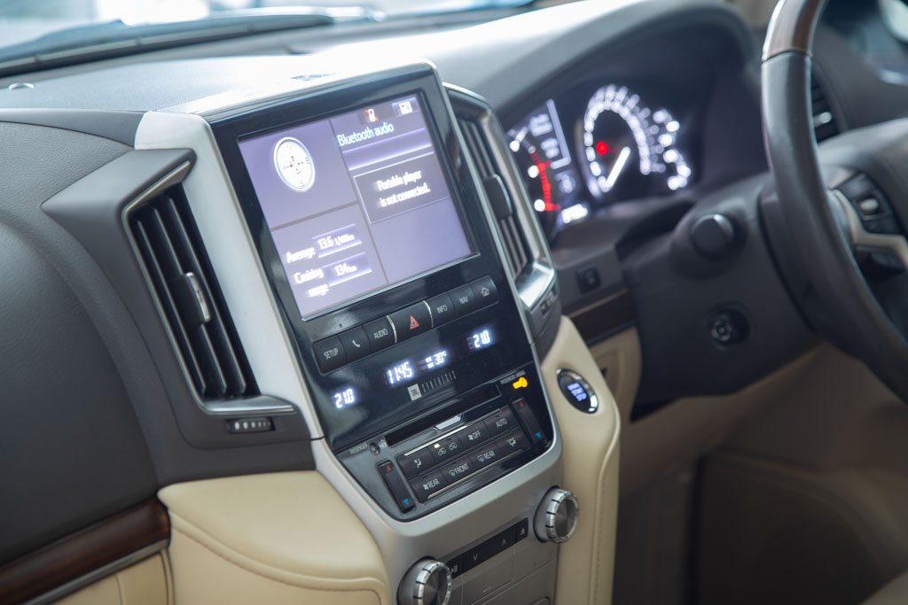 TOYOTA LAND CRUISER LC200 VX