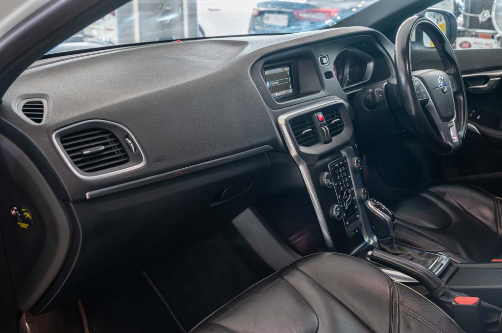 VOLVO V40 CROSS COUNTRY D3