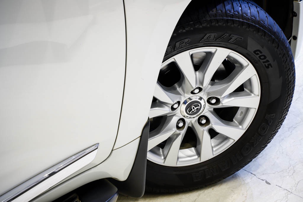 TOYOTA LAND CRUISER LC200 VX