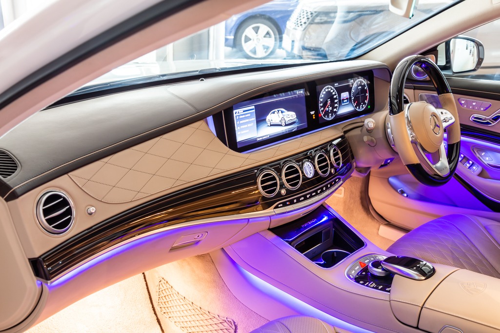 MERCEDES MAYBACH S560