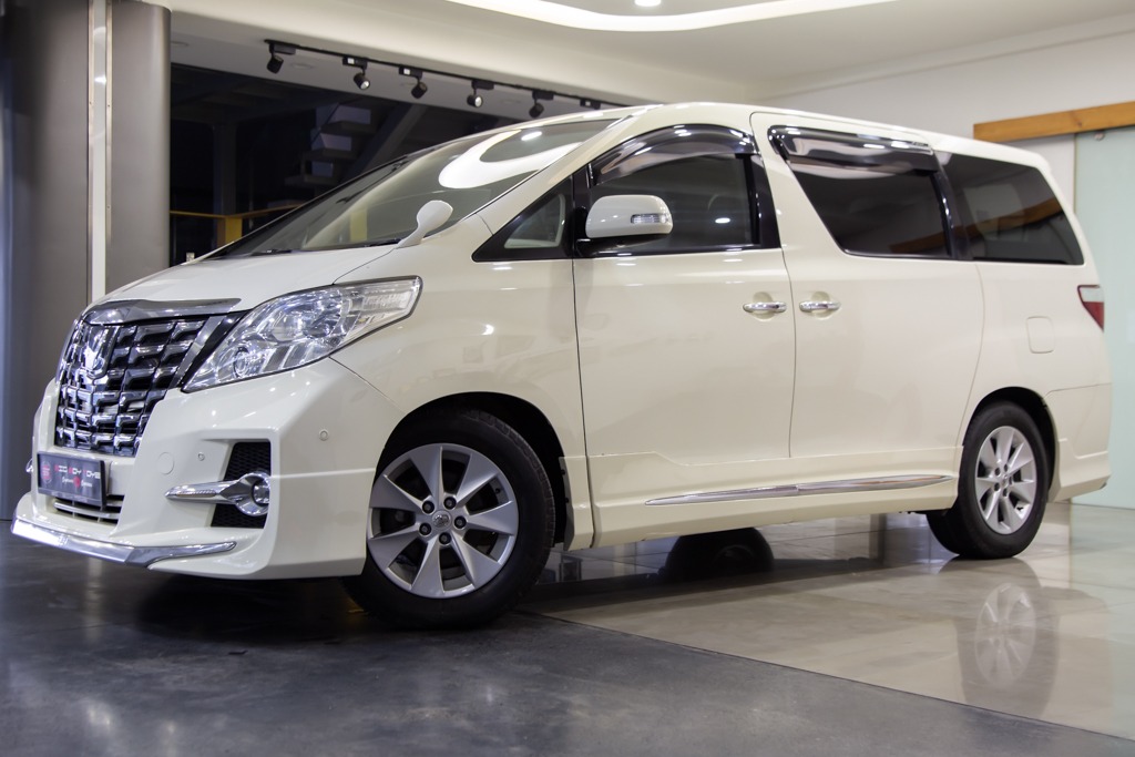 Toyota Alphard V6