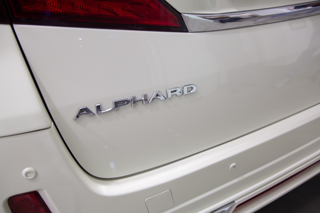 Toyota Alphard V6