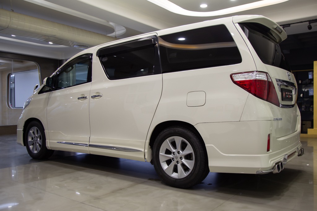Toyota Alphard V6