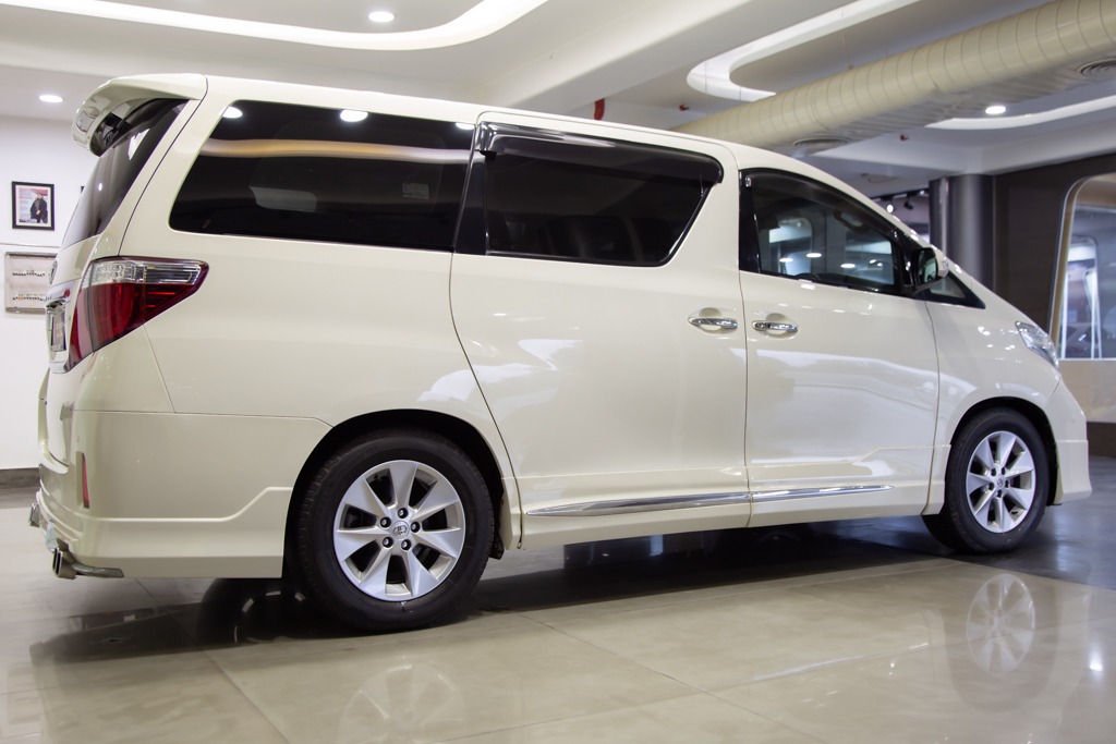 Toyota Alphard V6
