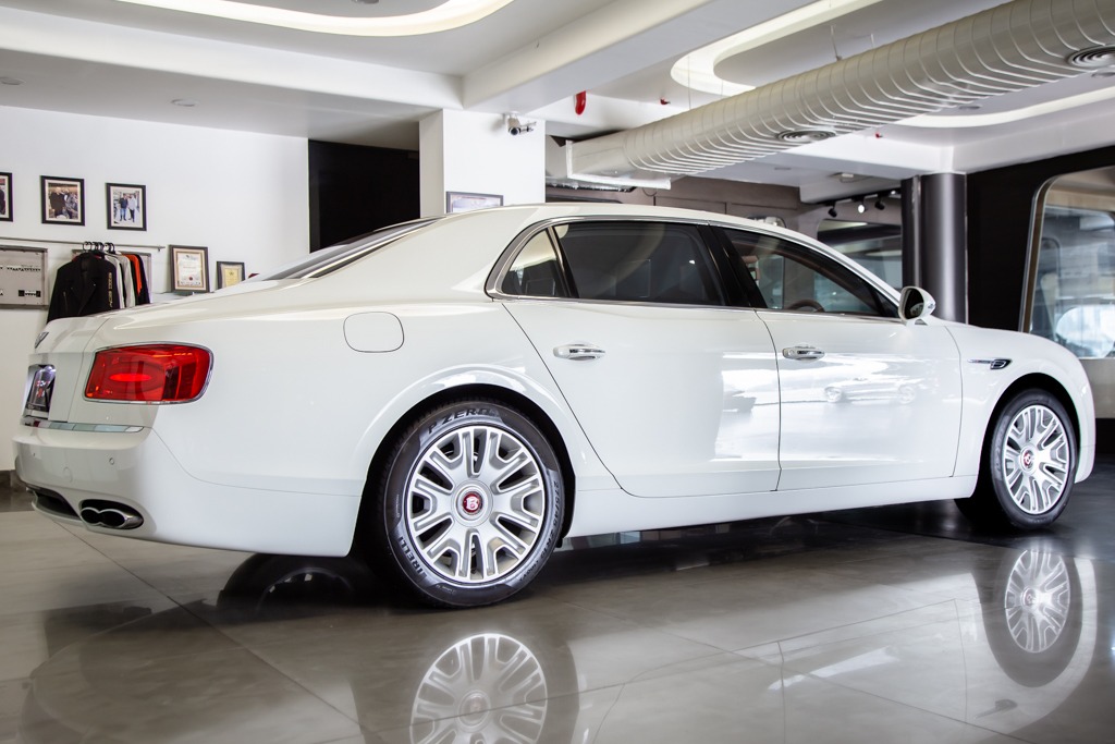 BENTLEY FLYING SPUR V8