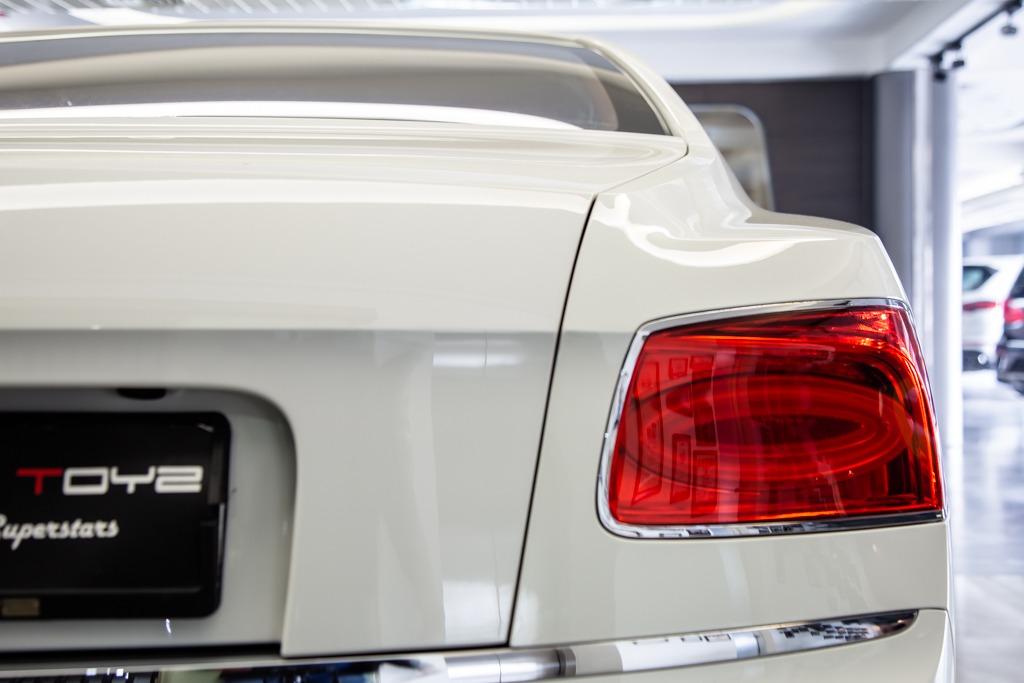 BENTLEY FLYING SPUR V8