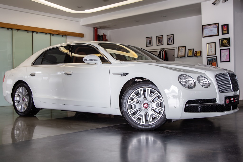 BENTLEY FLYING SPUR V8