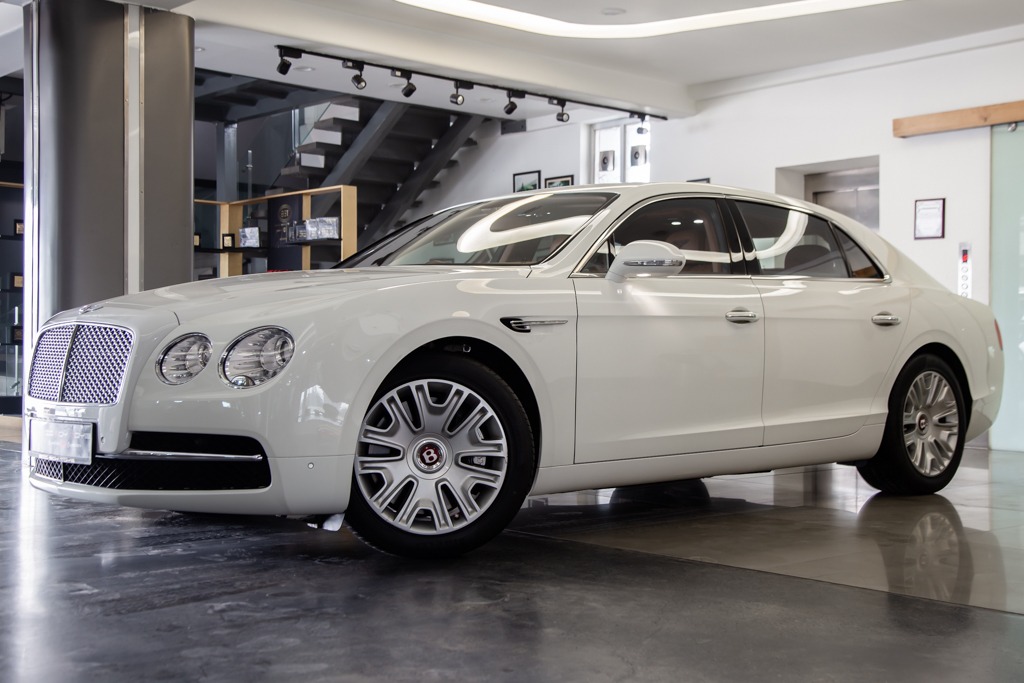 BENTLEY FLYING SPUR V8