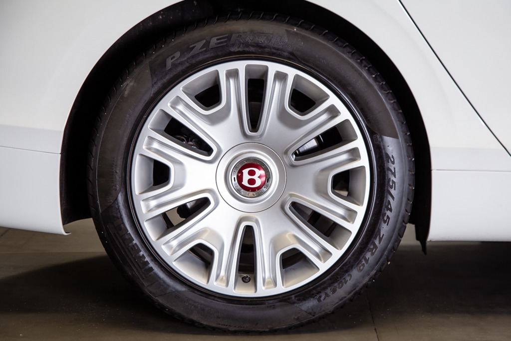 BENTLEY FLYING SPUR V8