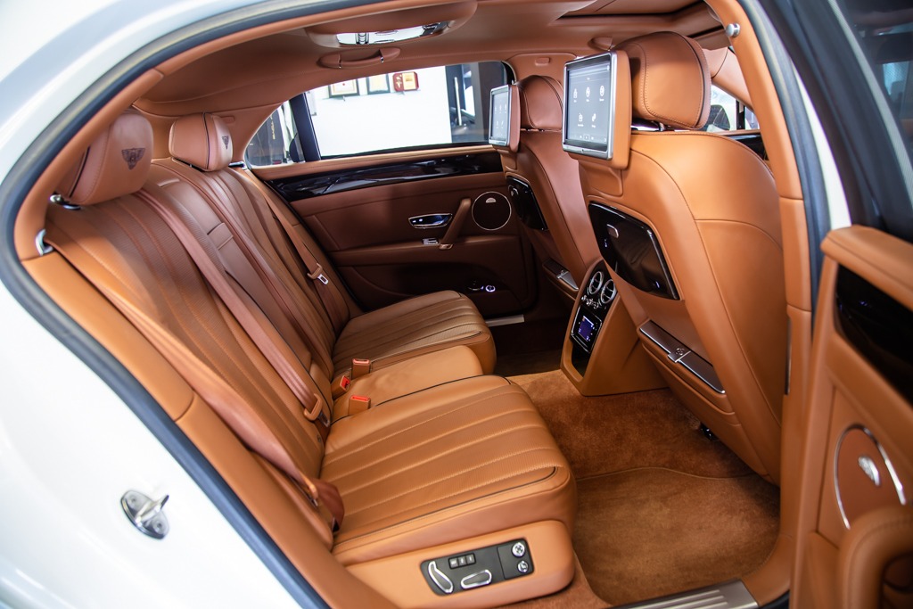 BENTLEY FLYING SPUR V8
