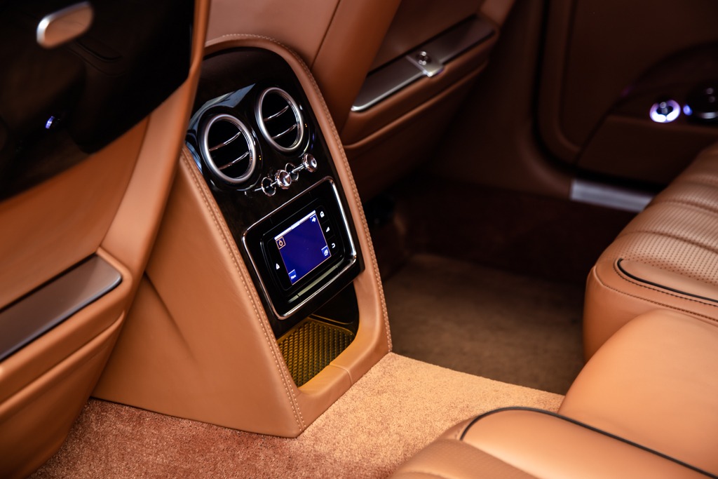 BENTLEY FLYING SPUR V8