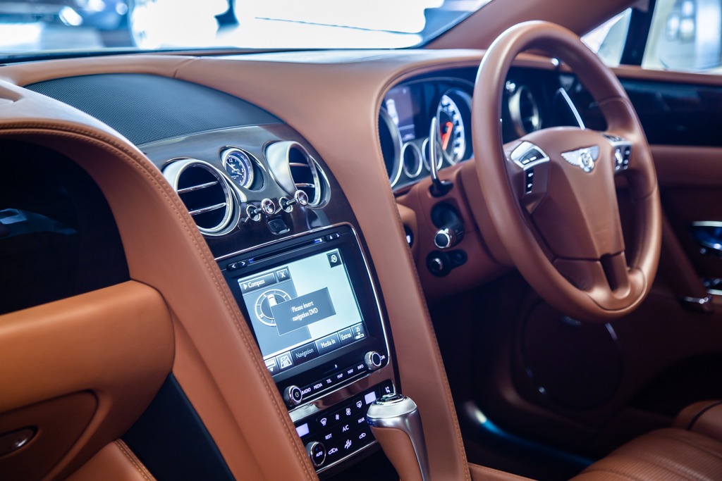 BENTLEY FLYING SPUR V8
