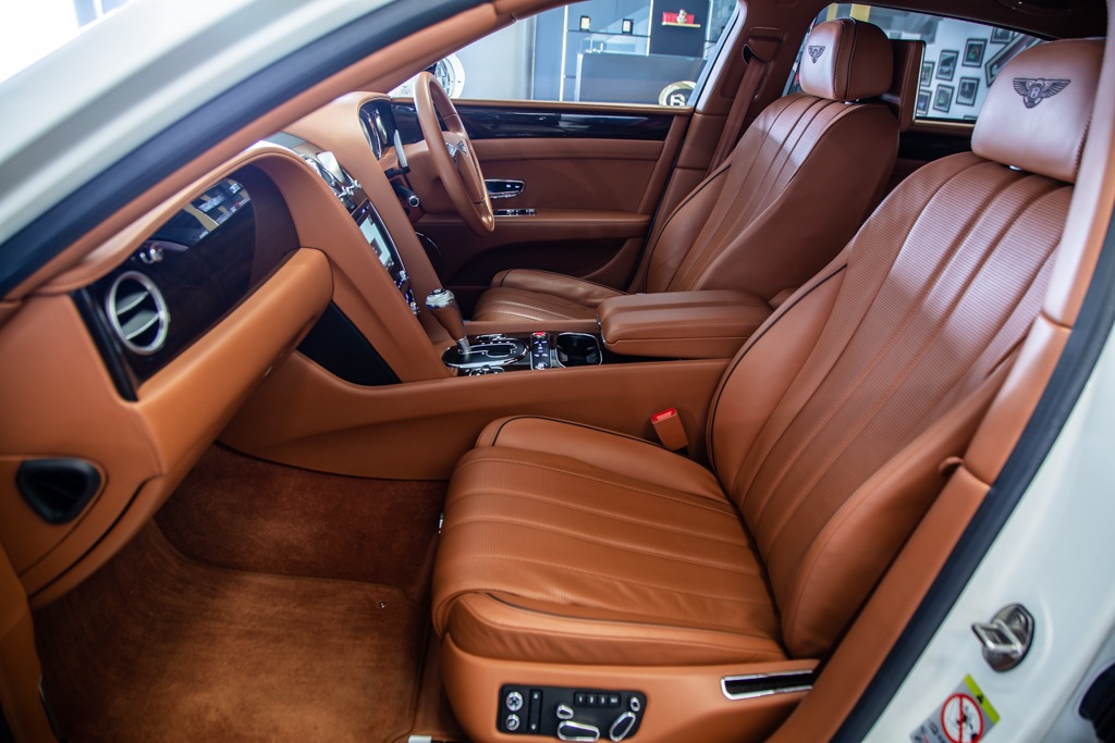 BENTLEY FLYING SPUR V8