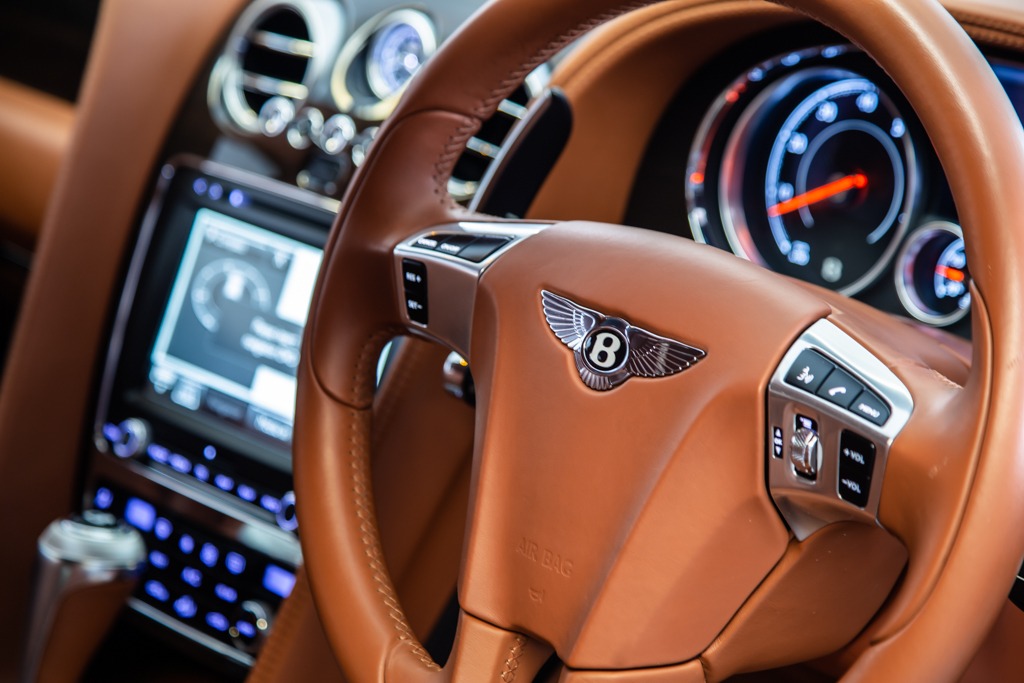 BENTLEY FLYING SPUR V8