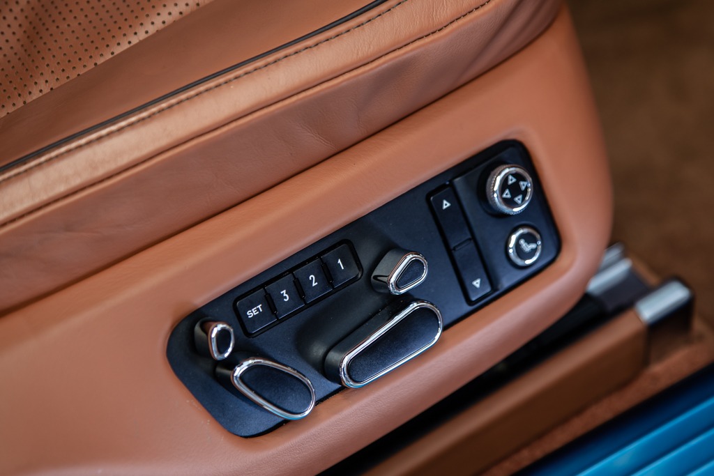 BENTLEY FLYING SPUR V8