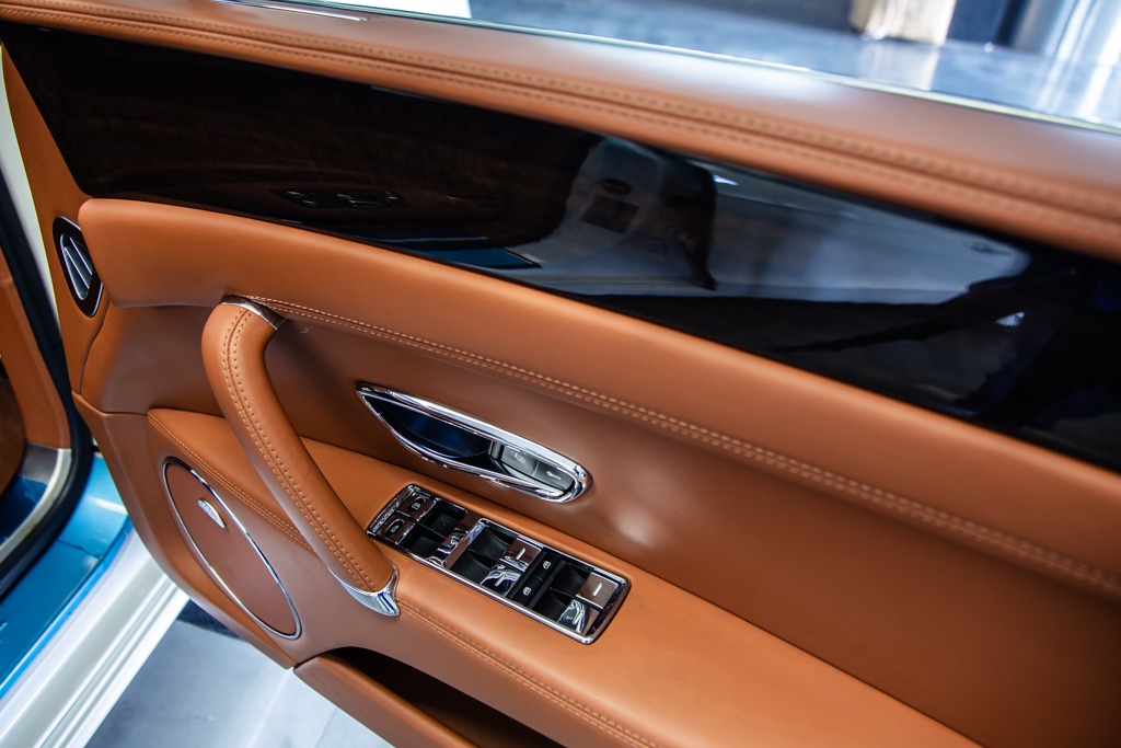 BENTLEY FLYING SPUR V8