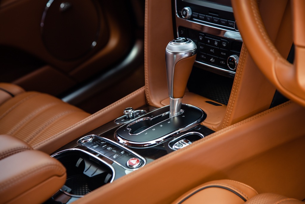 BENTLEY FLYING SPUR V8