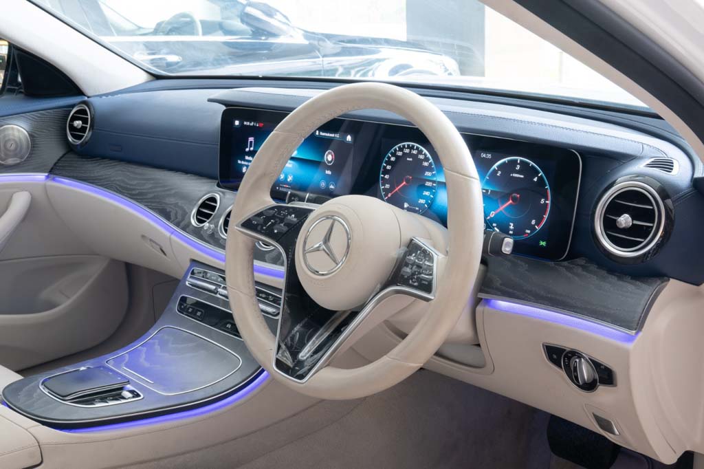 MERCEDES BENZ E350D AMG LINE